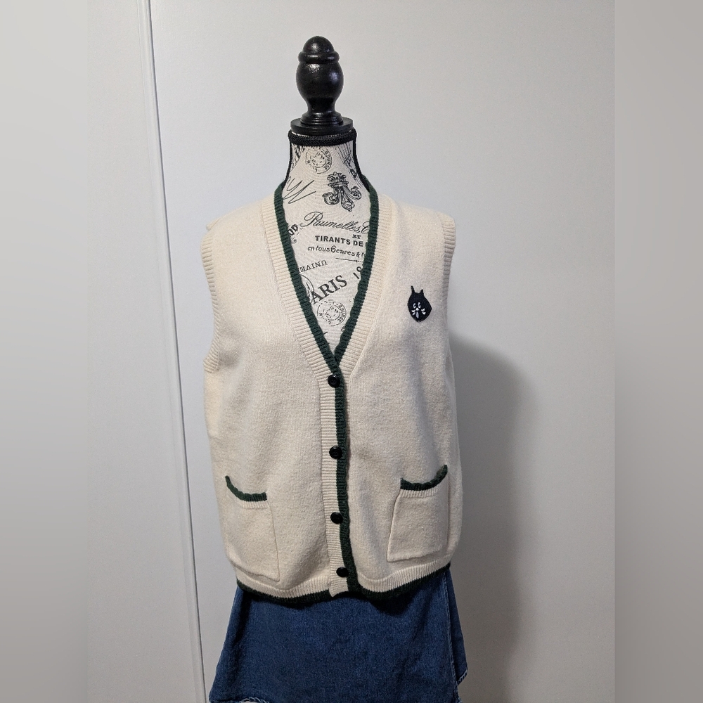 Belle Mariée Japan Knit Sweater Vest | Cream with Green Trim & Cat Patch